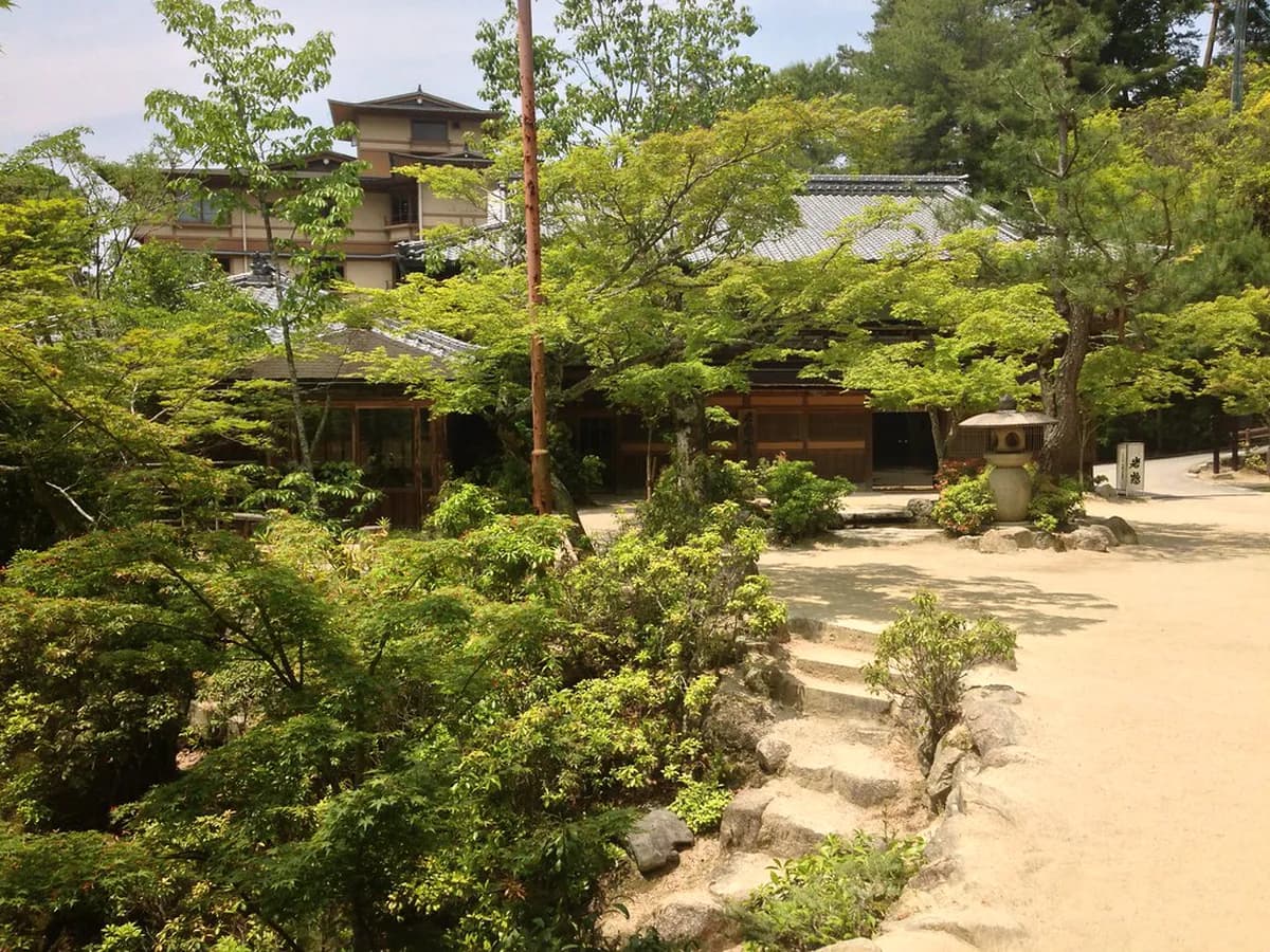10 Best Restaurants in Miyajima (2026): Where to Eat On the Island and at the Ferry Pier