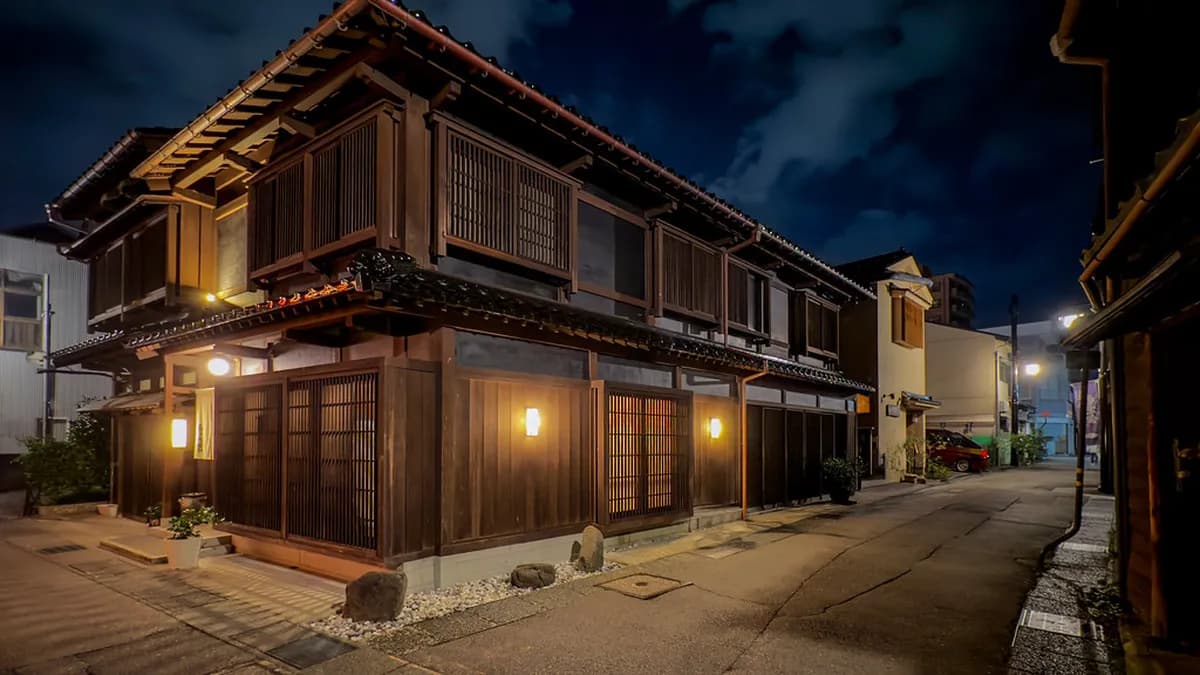 Budget Accommodation in Kanazawa: 10 Best Areas and Tips
