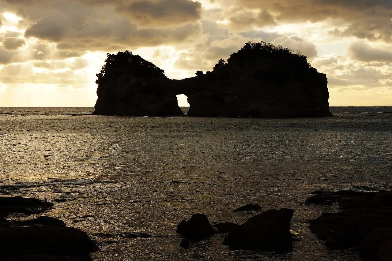 Engetsu Island: Shirahama's Sunset Arch Rock (2026)