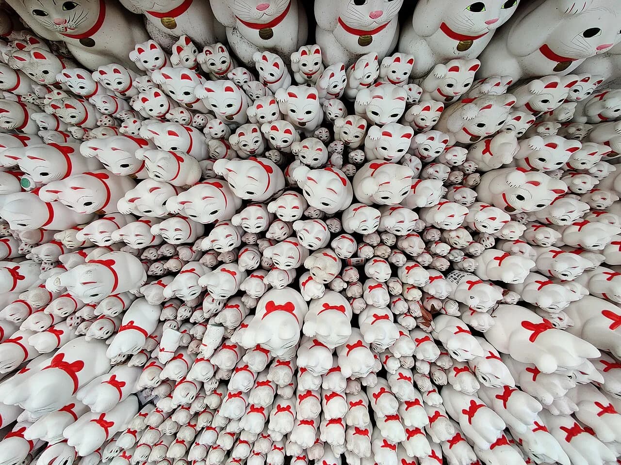 Gotokuji Temple Guide: Tokyo's Lucky Cat Temple