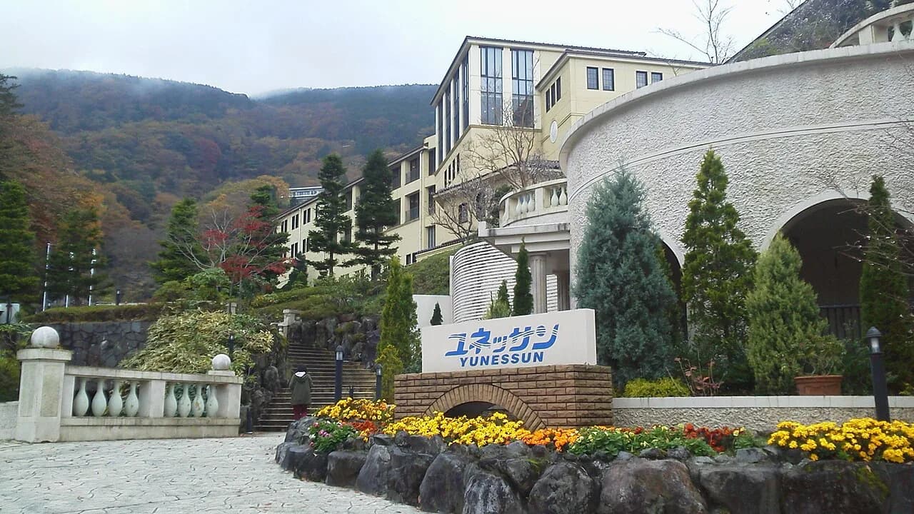 Hakone Yunessun Guide: Baths, Tickets, and Tattoo Rules (2026)