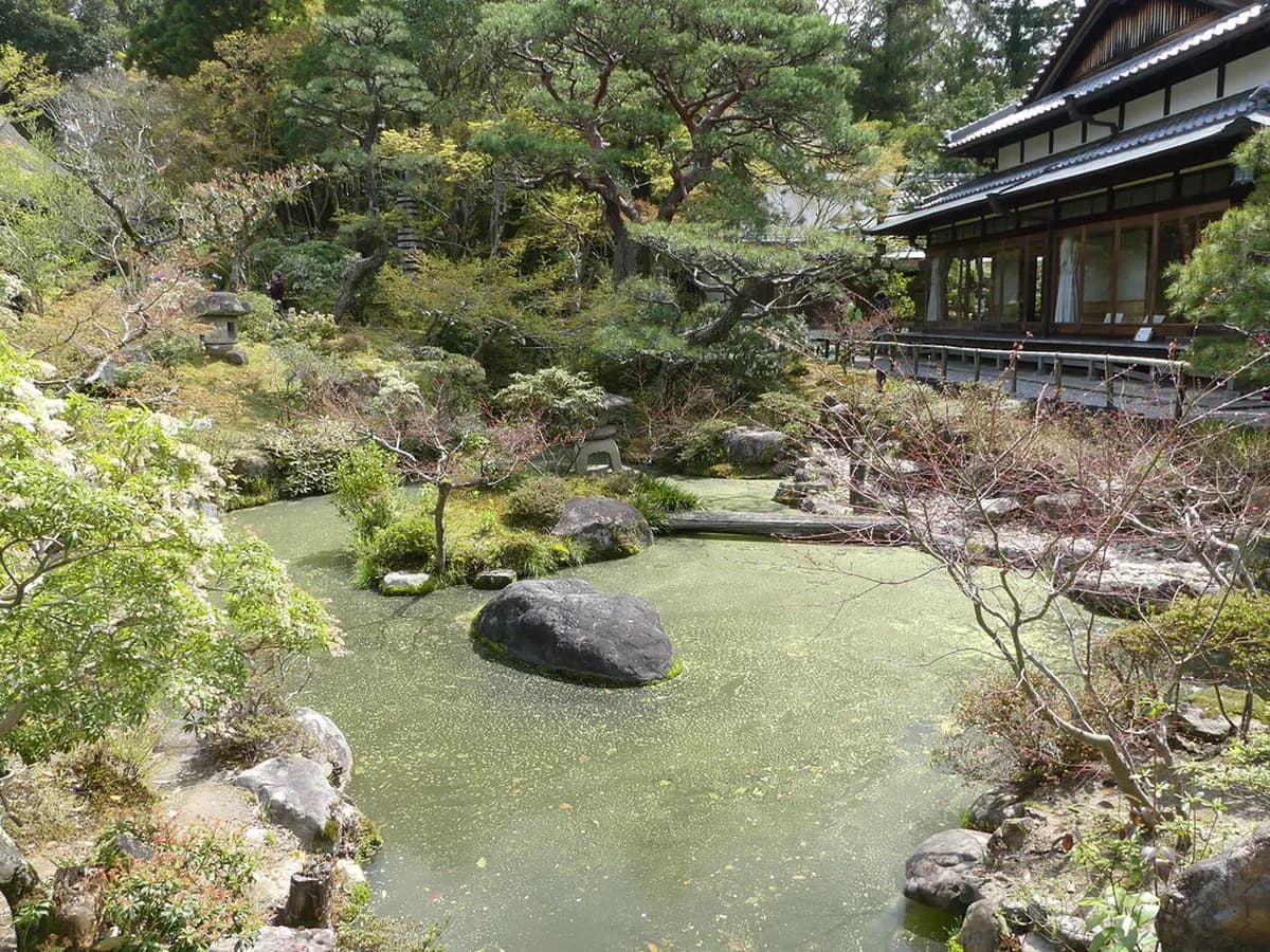 Isuien Garden Visitor Guide: 10 Essential Tips & Highlights