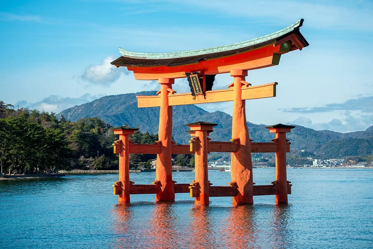 Itsukushima Shrine Visitor Guide: Essential Tips & Itineraries