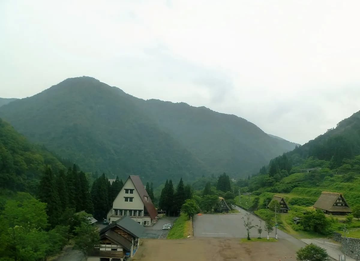 Kanazawa to Shirakawa-go Day Trip: Complete Travel Guide