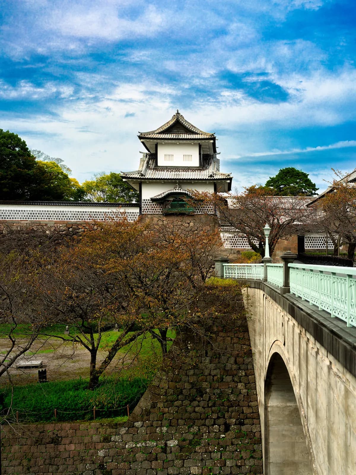 Kanazawa Transport Guide: 10 Ways to Navigate the City