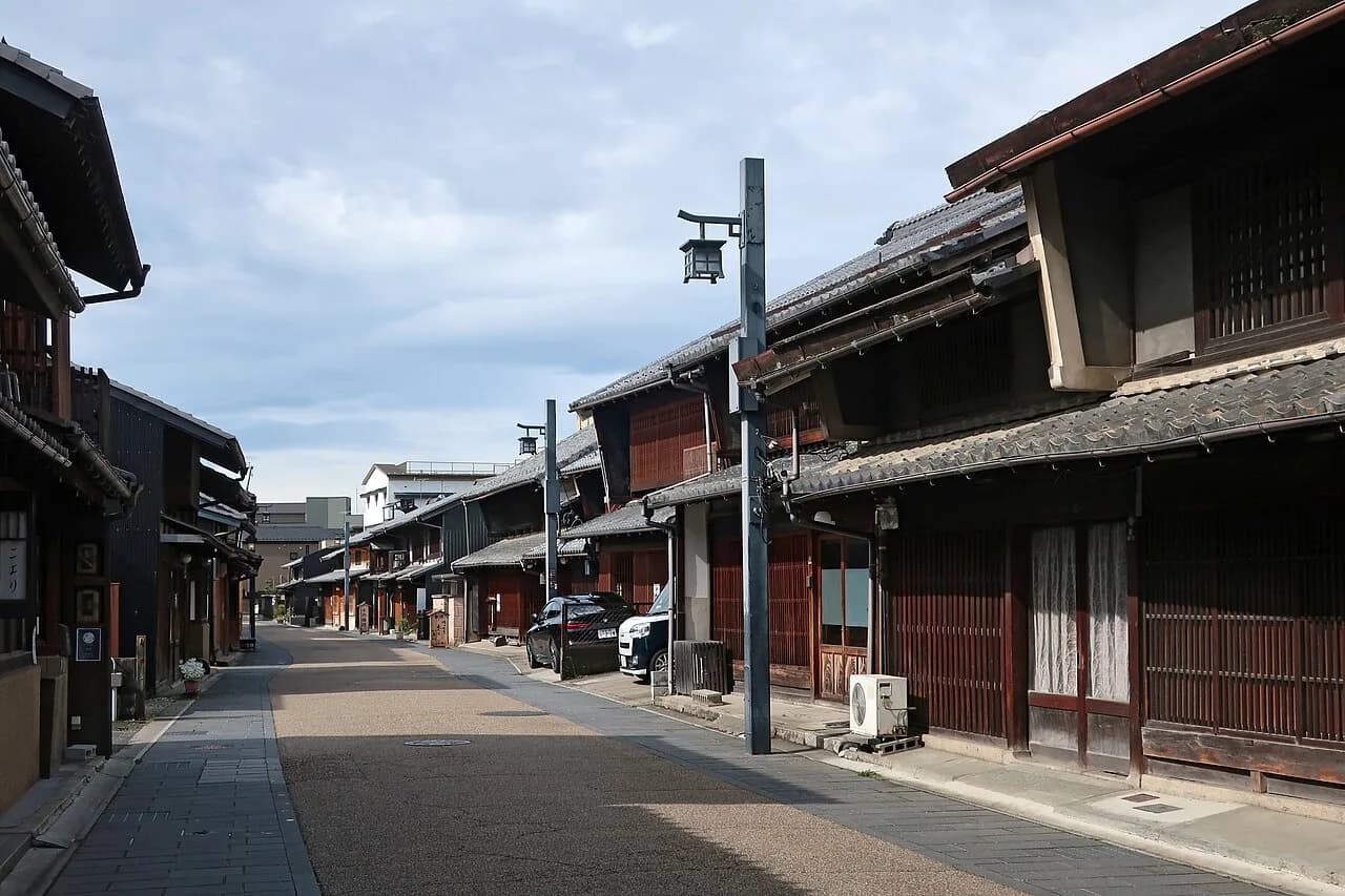 Kawaramachi Old Town Gifu Travel Guide