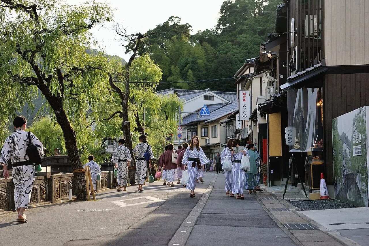 Kinosaki Yukata Street Food: What to Eat While Onsen Hopping