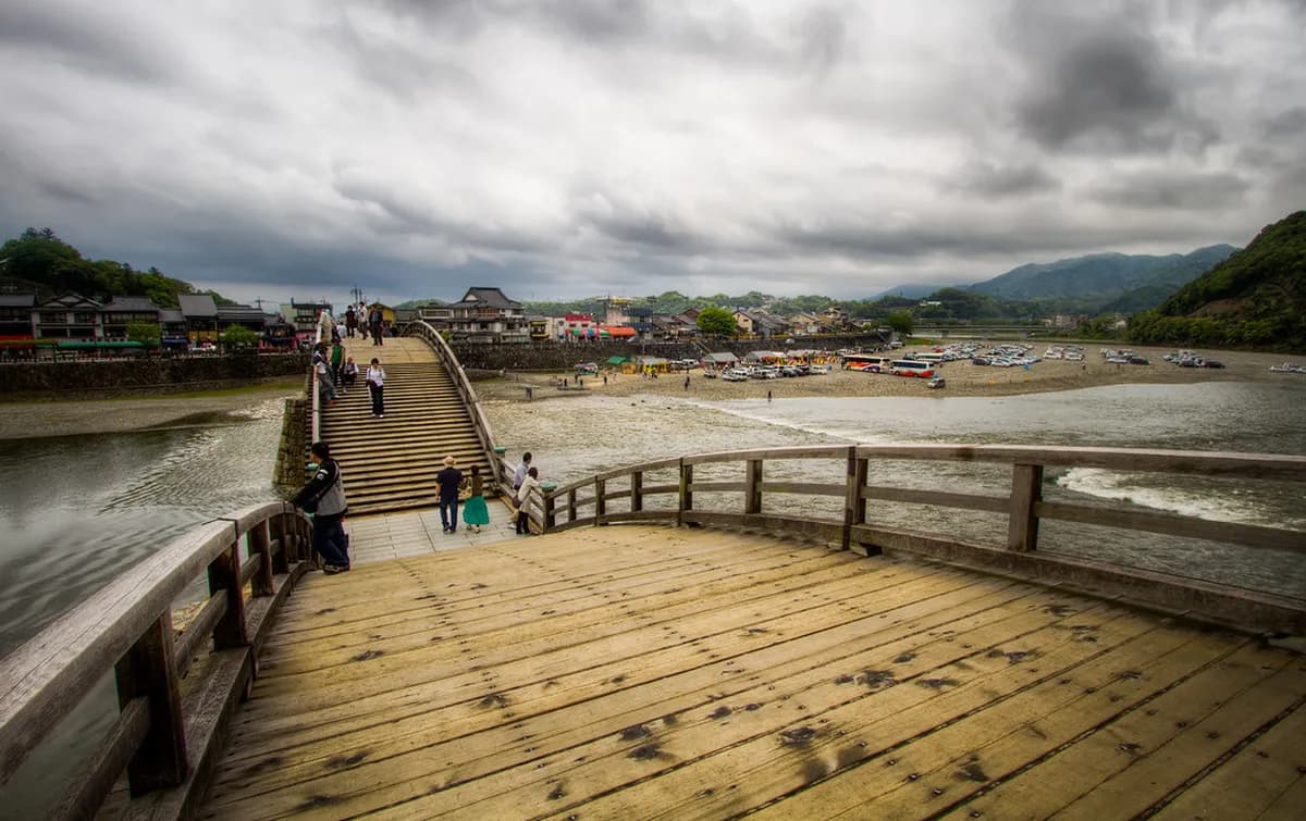 8 Essential Tips & Stops for a Kintaikyo Bridge Iwakuni Day Trip