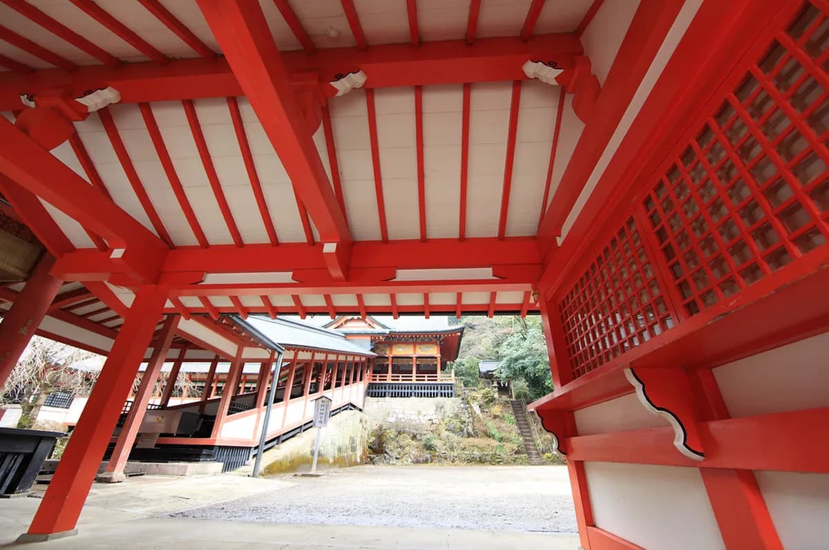 Kirishima Jingu Shrine Visitor Guide: National Treasures & Tips