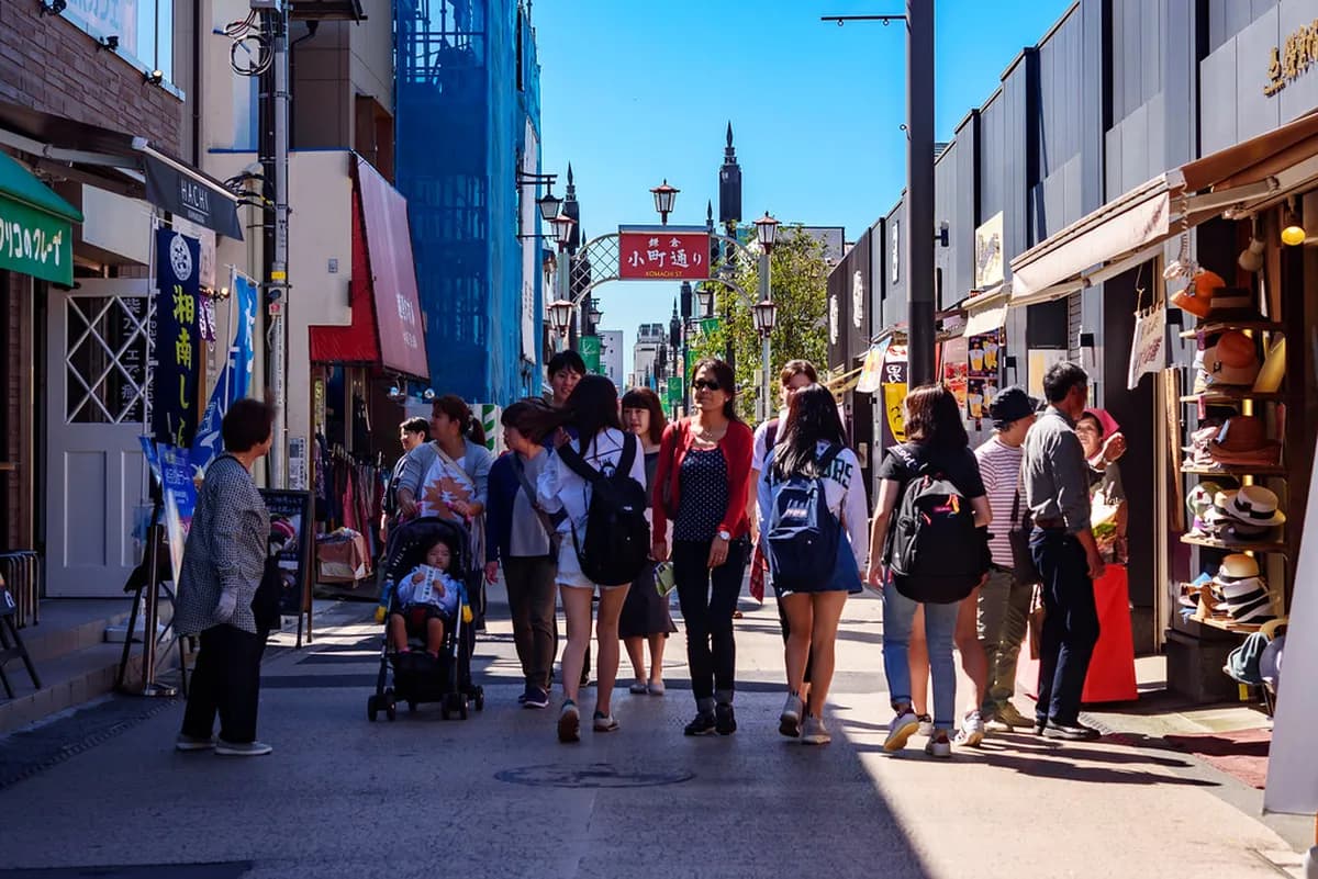 Komachi Dori Street Visitor Guide: Food, Shops & Etiquette
