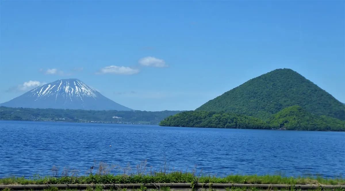 Lake Toya from Noboribetsu: Day Trip & Access Guide (2026)