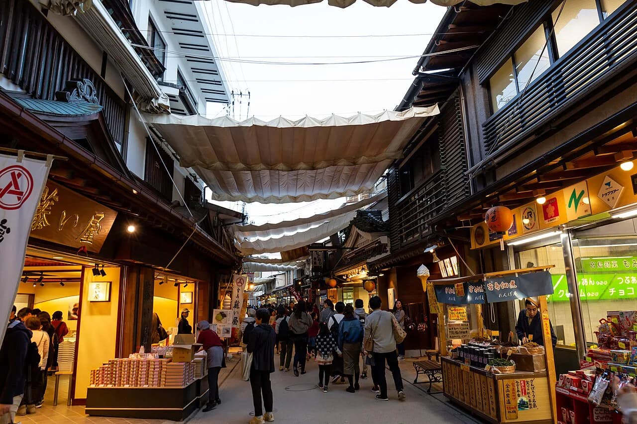 What to Eat in Miyajima: 7 Must-Try Foods and Restaurants