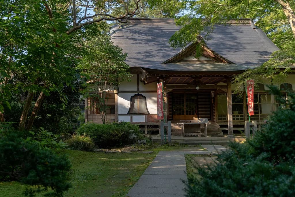 Morioka Hachimangu Shrine Travel Guide: History, Etiquette & Tips