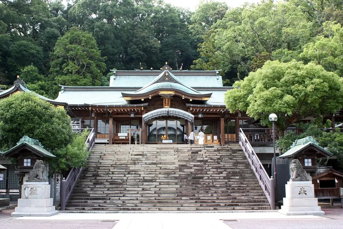 Nagasaki Suwa Shrine Guide: History, Festivals & Visiting Tips