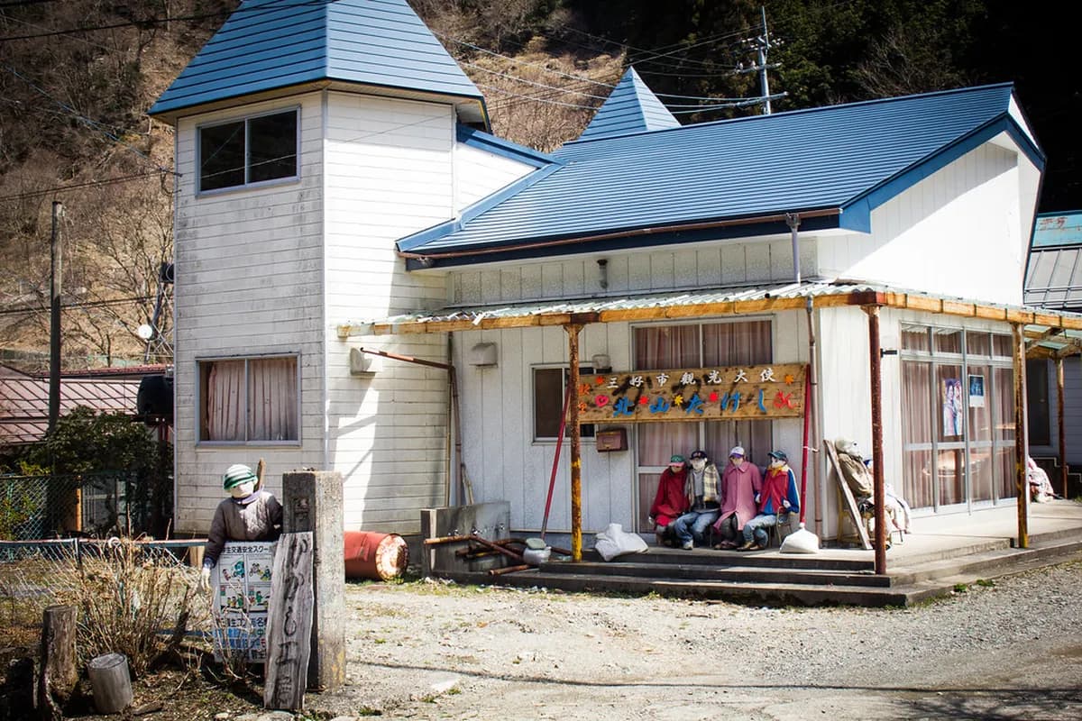Nagoro Scarecrow Village Travel Guide