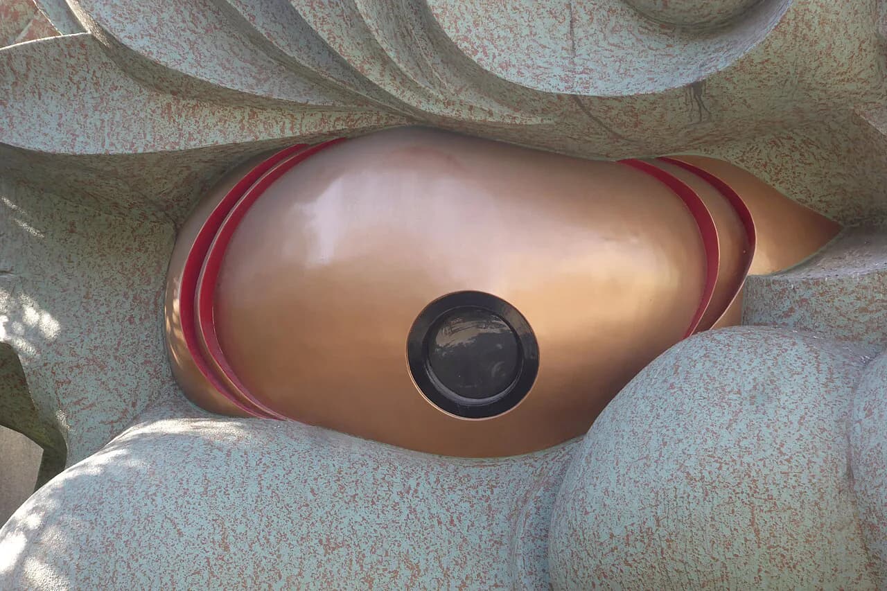 Namba Yasaka Shrine Guide: Osaka's Giant Lion-Head Shrine (2026)