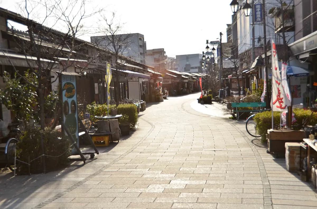 6 Key Insights for Your Nawate Street Visitor Guide