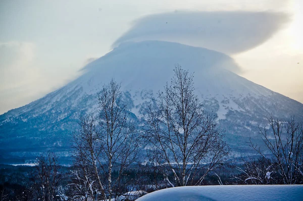 9 Key Differences: Niseko Hirafu vs Niseko Village