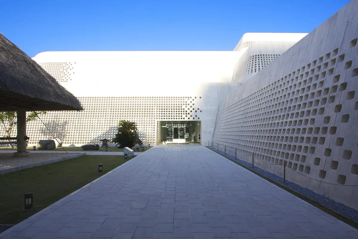 Okinawa Prefectural Museum & Art Museum Visitor Guide