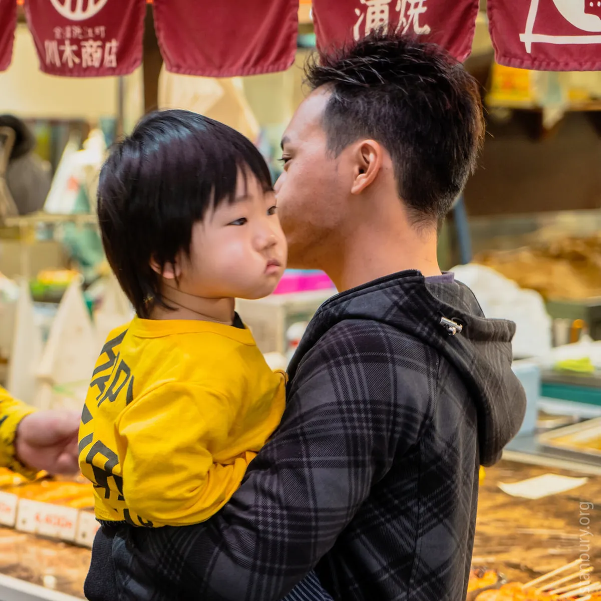 8 Best Things to Eat at Omicho Market: A Food Guide (2026)