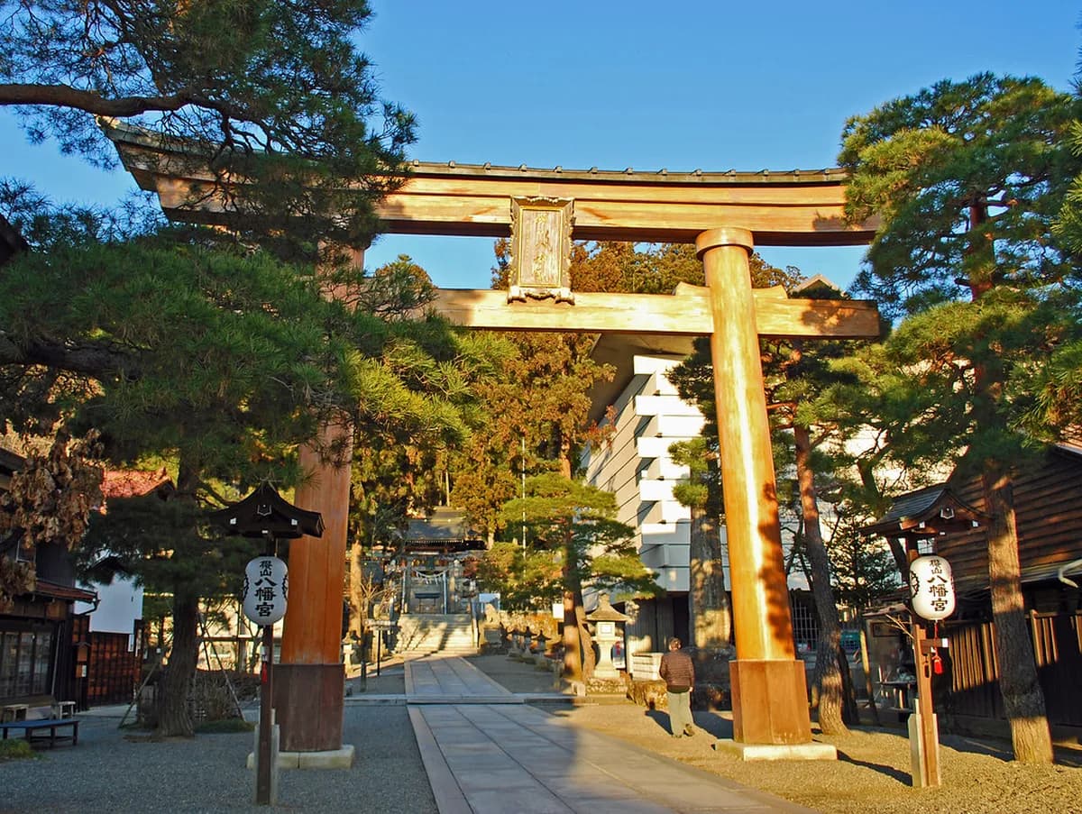 Sakurayama Hachimangu Shrine Visitor Guide