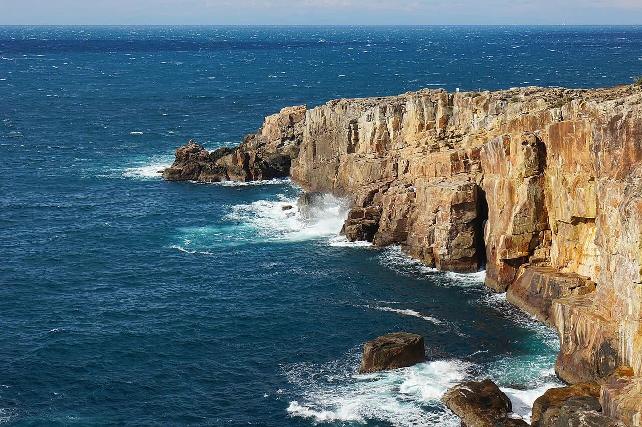 Sandanbeki Cliffs Visitor Guide: Plan Your Trip to Wakayama's Dramatic Coast