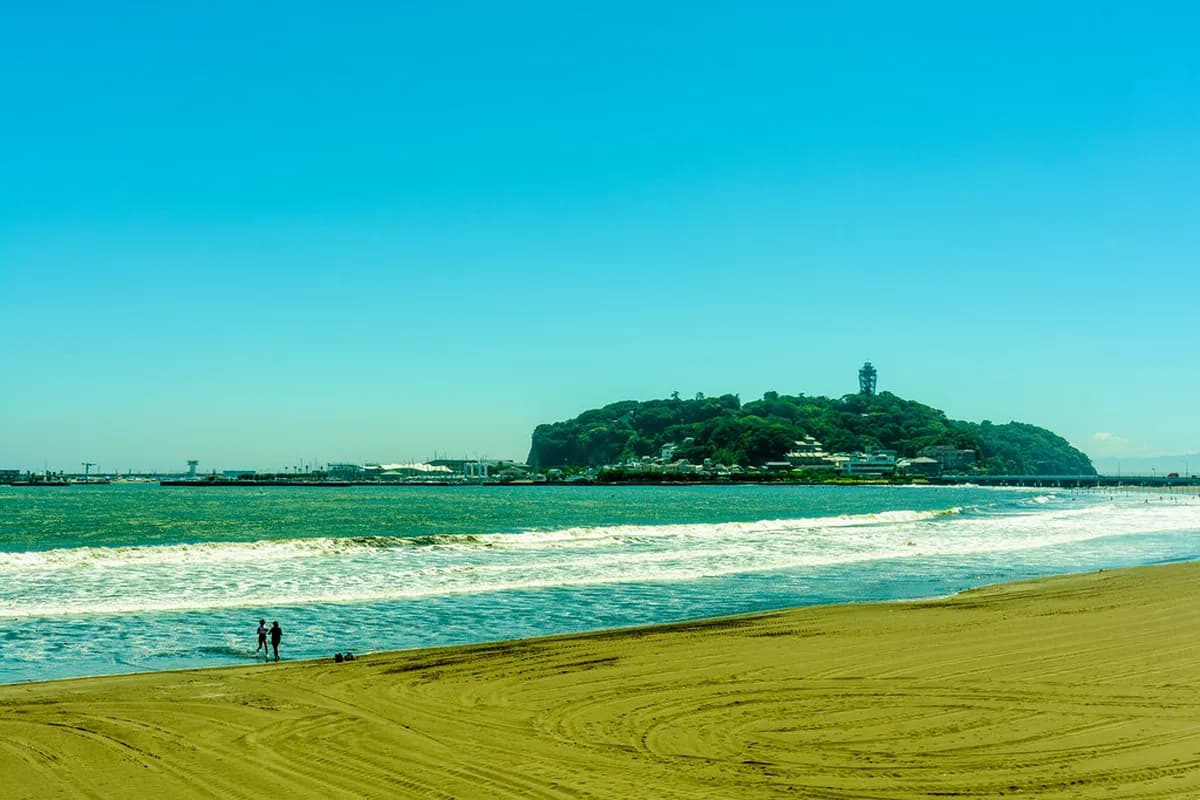 Shichirigahama Beach Kamakura: Fuji Views, Enoden Access and Cafes