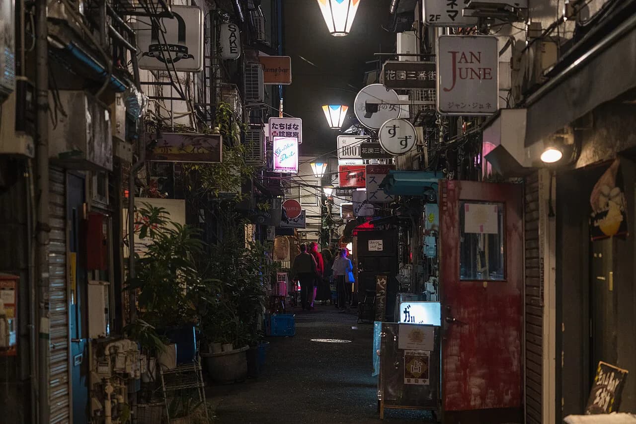 Shinjuku Golden Gai Guide: Tokyo's Tiny Bar Alleys (2026)