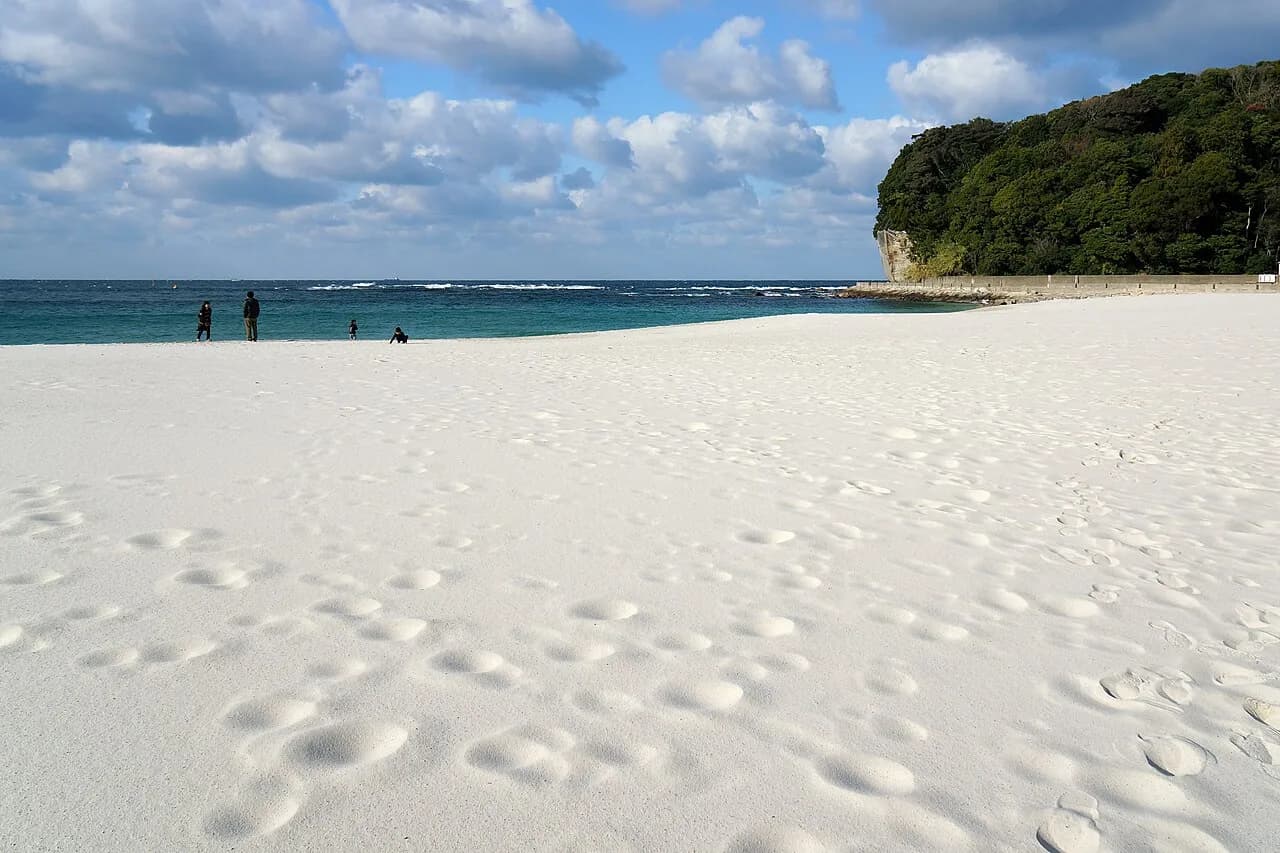 Shirarahama Beach Visitor Guide: Things to Do, Tips & How to Get There