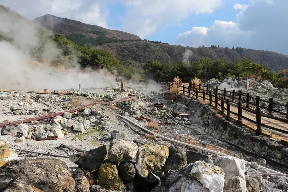 Unzen Onsen Guide: 10 Essential Spots and Travel Tips