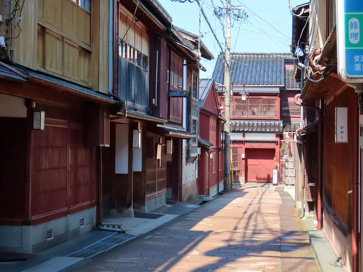 Traditional latticed wooden tea house facades lining the stone-paved lanes of Higashi Chaya District, Kanazawa