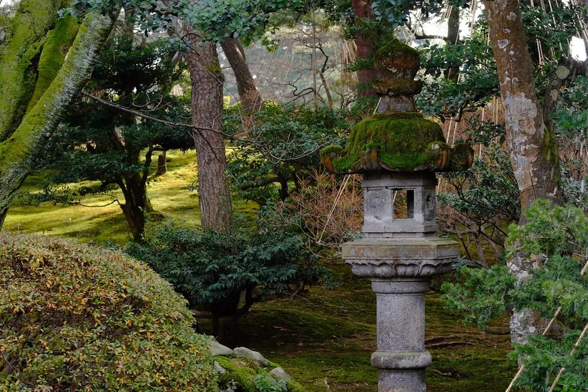 Kotoji stone lantern and pond at Kenrokuen Garden, Kanazawa
