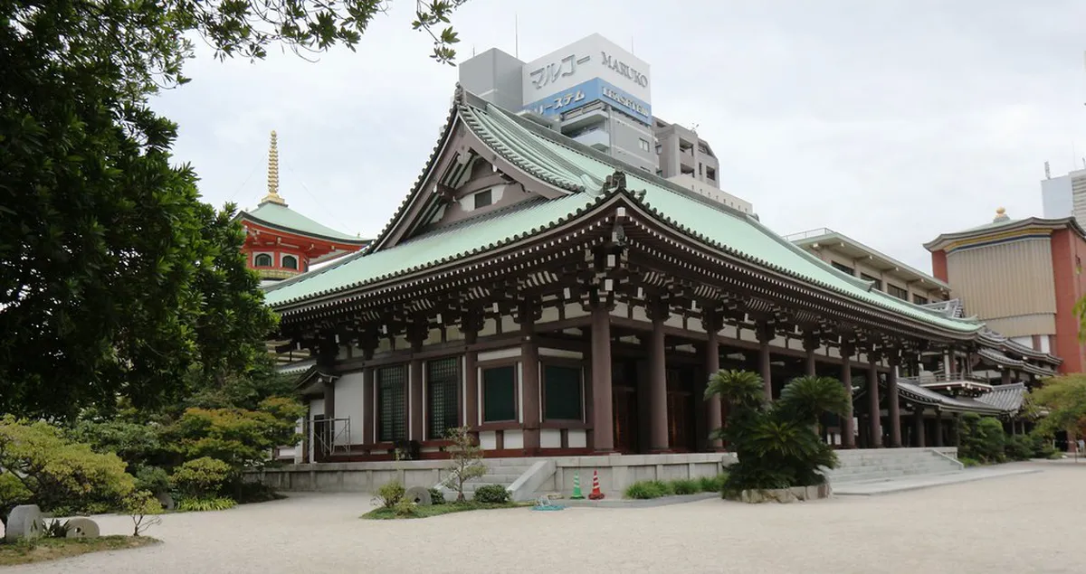 Tochoji Temple five-story pagoda rising above the rooftops of Hakata Old Town in Fukuoka, Japan