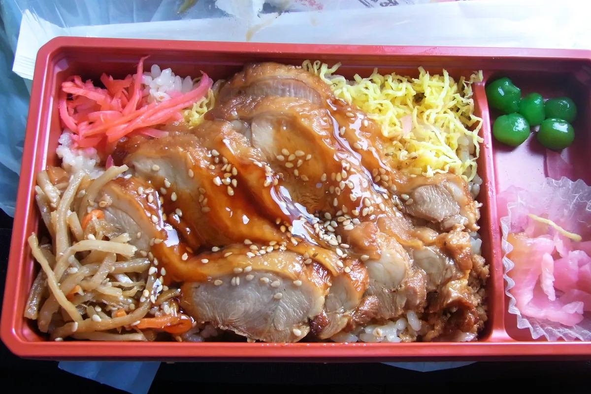 阿波地鶏弁当 (3758066407).jpg