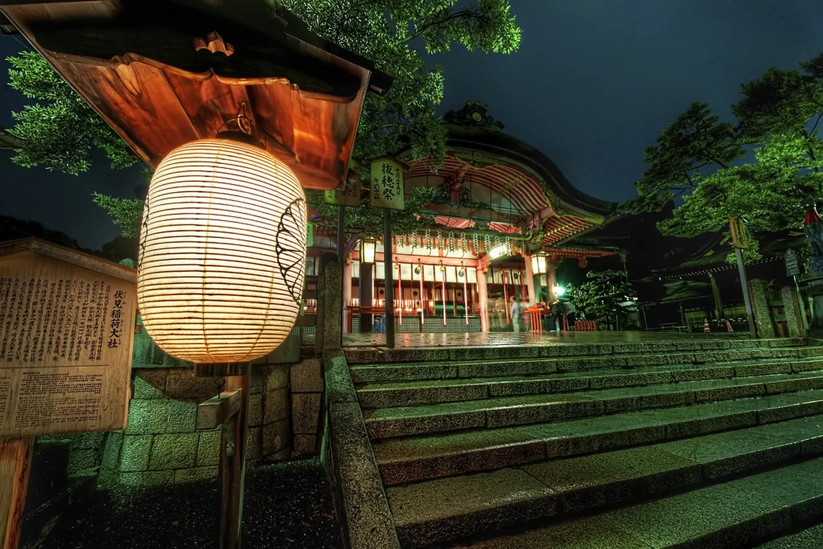 Fushimi Inari District — The Early-Riser Advantage in Kyoto, Japan