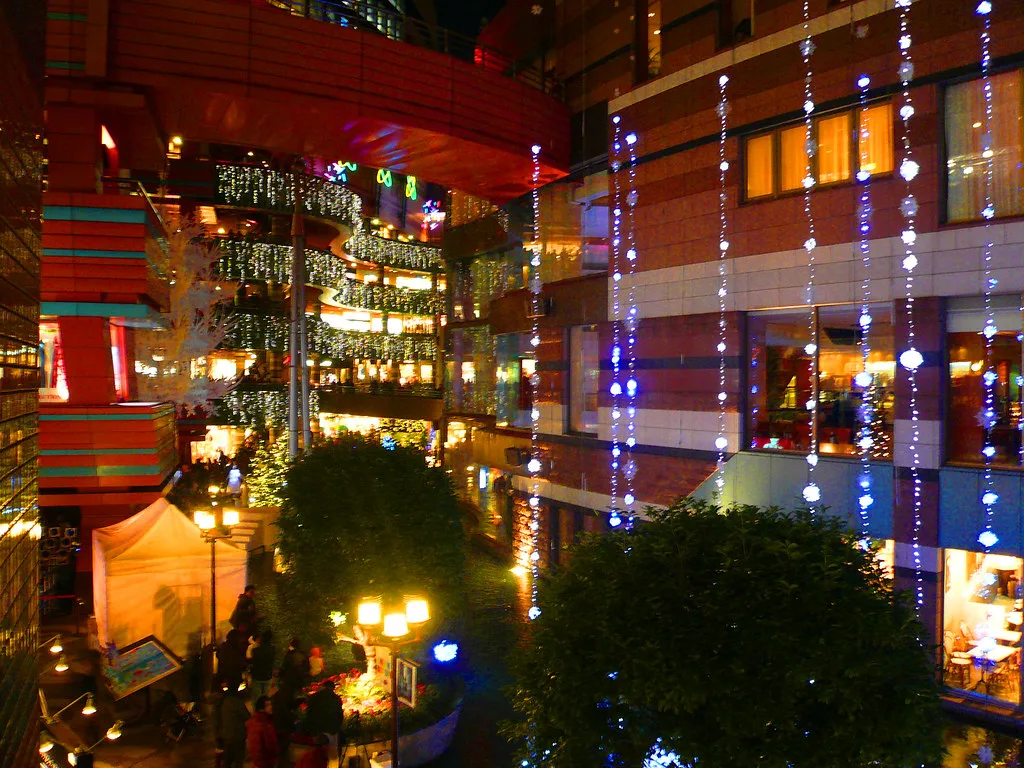 Canal City Hakata shopping and entertainment complex, Fukuoka