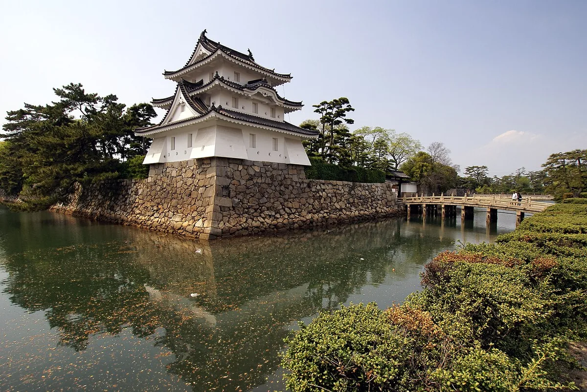 Autumn colours around the pond at Ritsurin Garden — 2