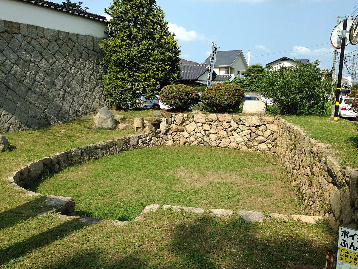 Historic samurai lane in the Chofu district of Shimonoseki, Japan — 1