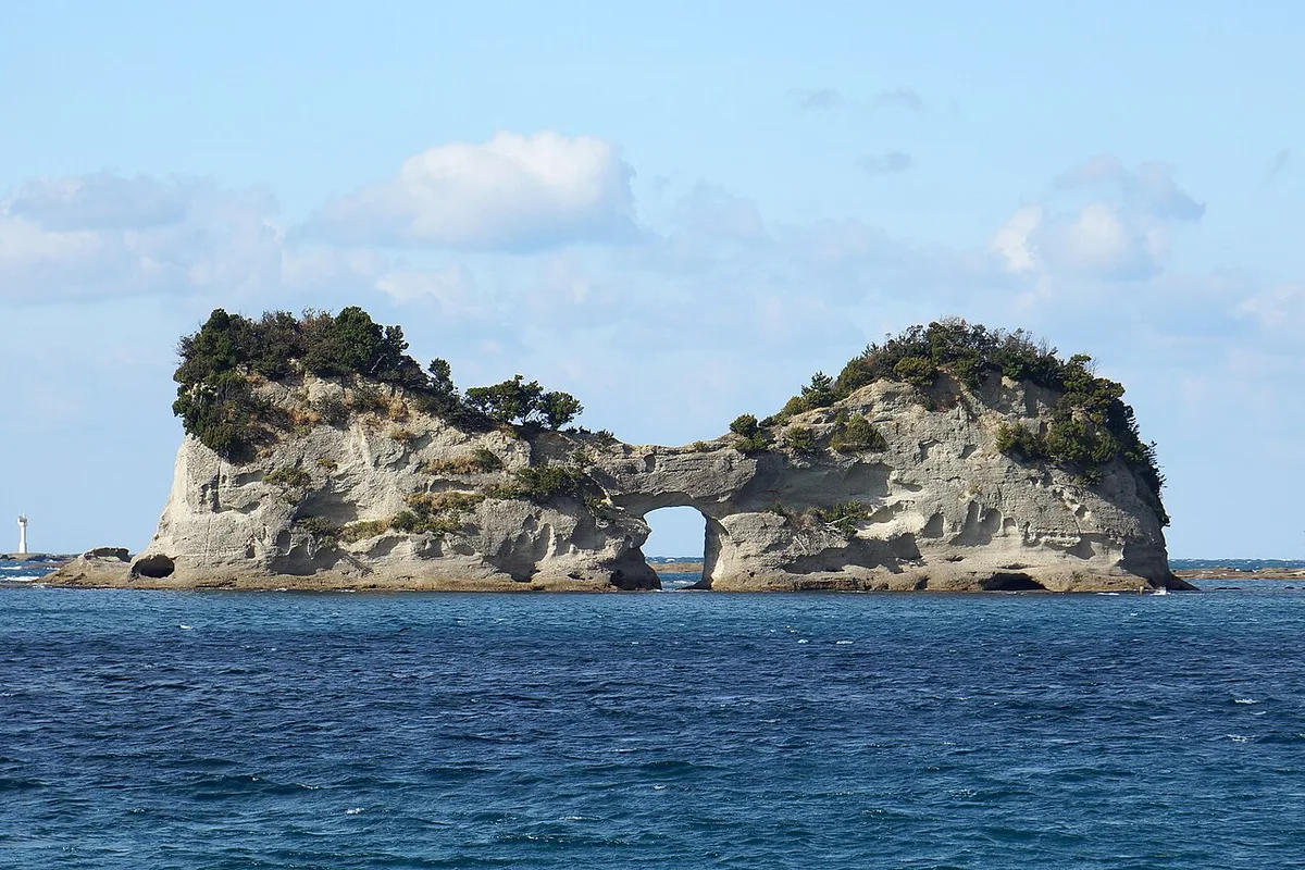 Engetsu Island Shirahama arch rock — 1