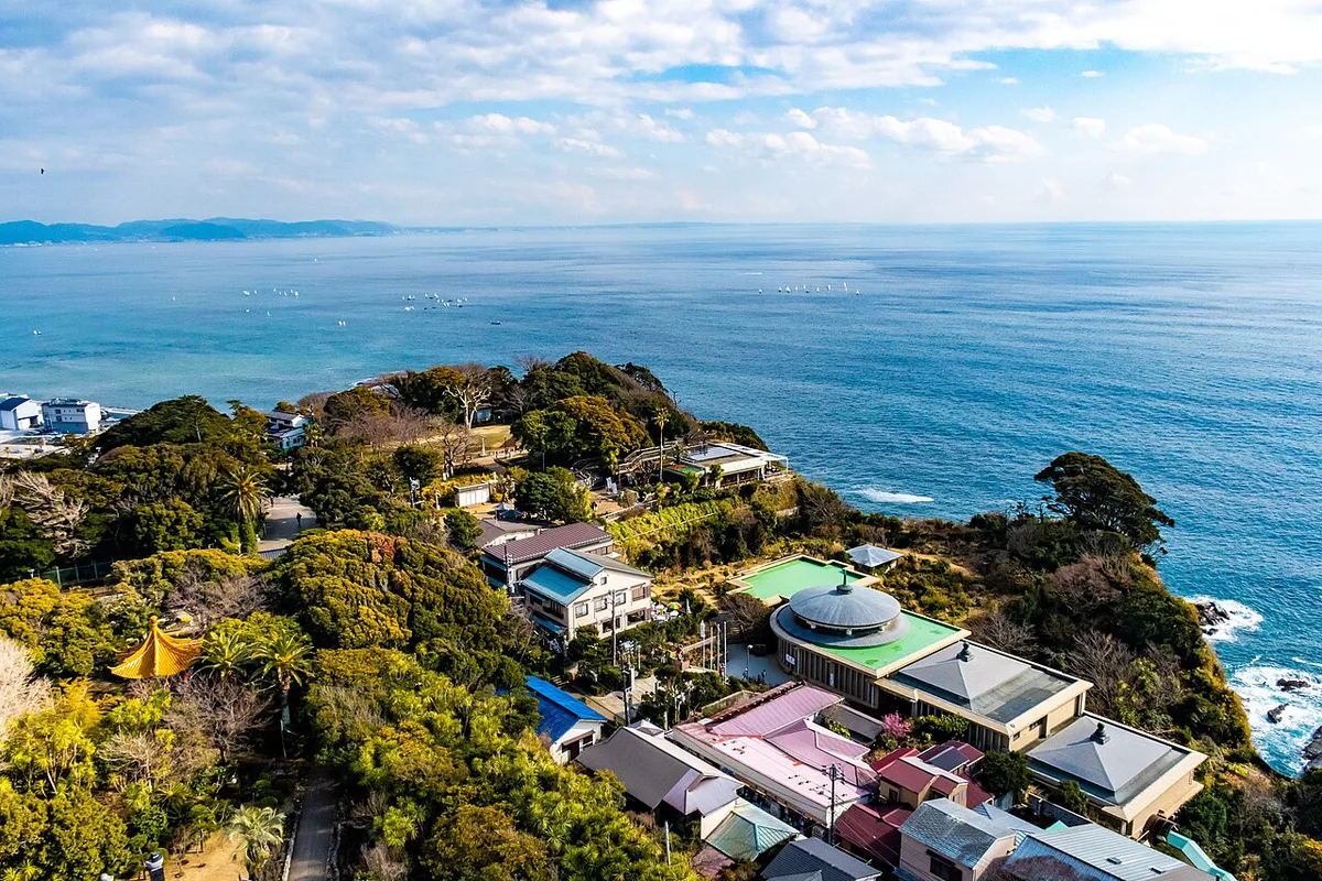 Ocean-view cafe seating at Chigogafuchi on Enoshima at sunset, Japan — 1