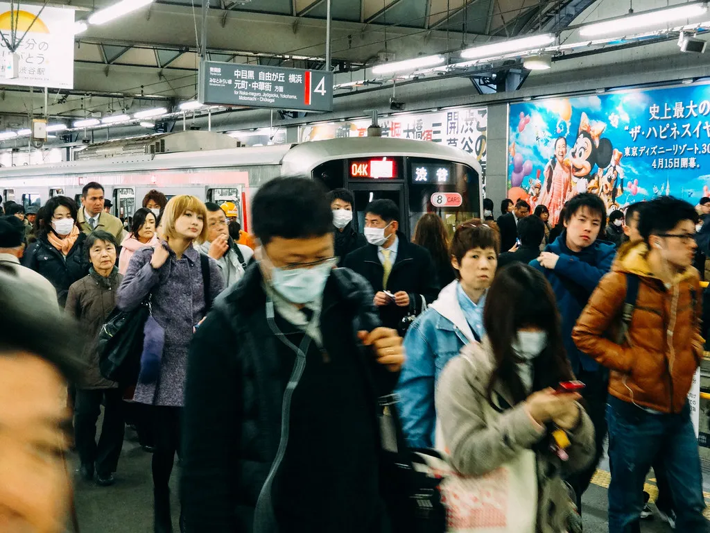 Tokyo train station platform crowd — Japan travel
