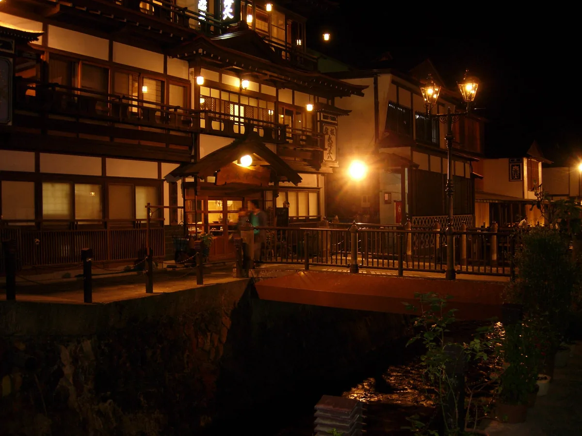 銀山温泉街 GINZAN ONSEN - panoramio.jpg