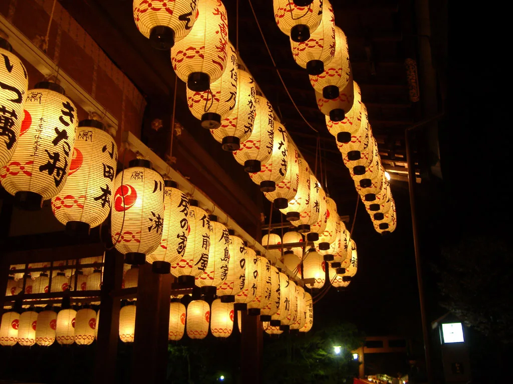 Hanamikoji Street lanterns at night in Gion, Kyoto, Japan — 2
