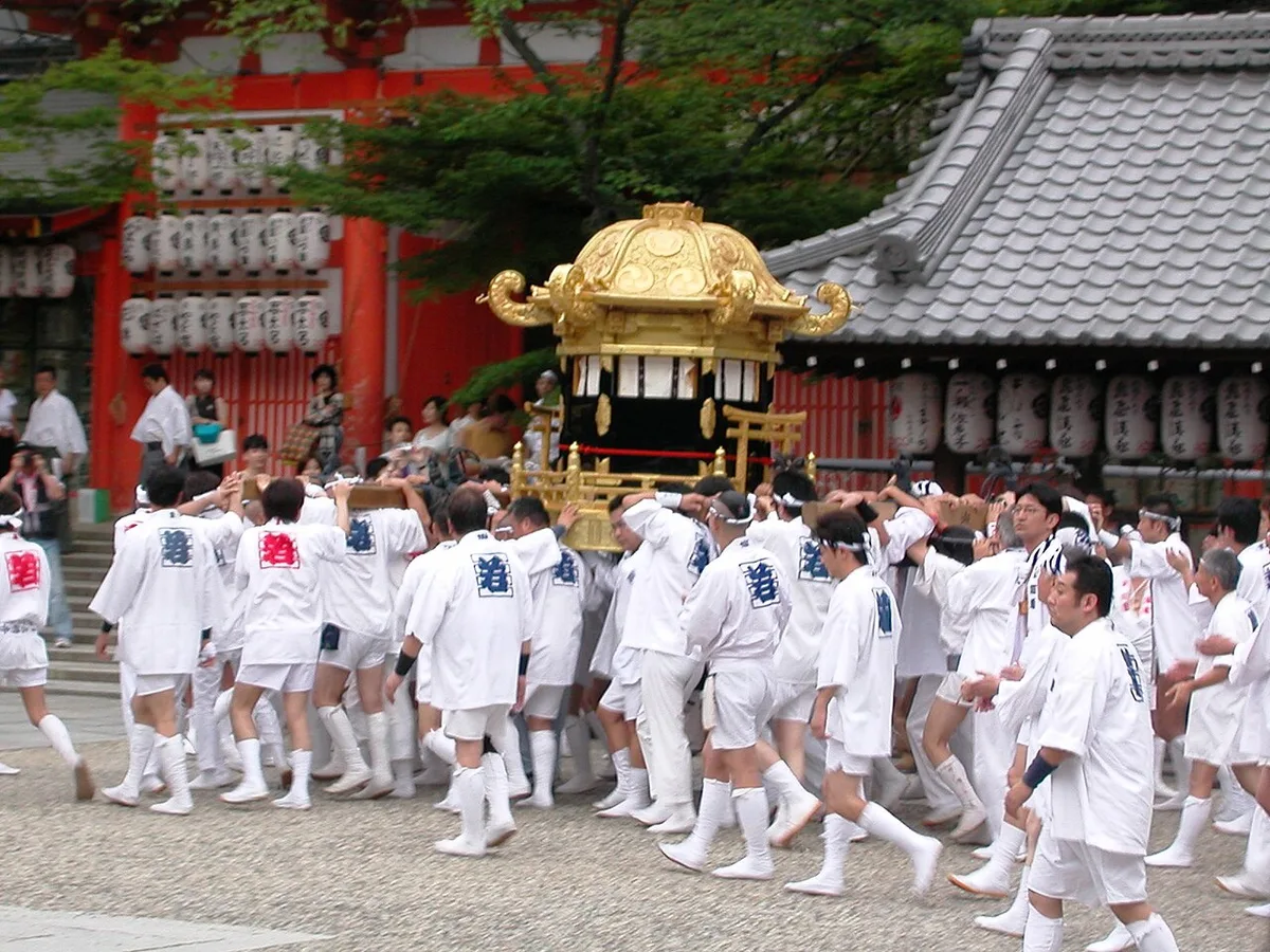 Yasaka Shrine 八坂神社 【Gaia Walker Slide Show Demonstration】 - panoramio — 2