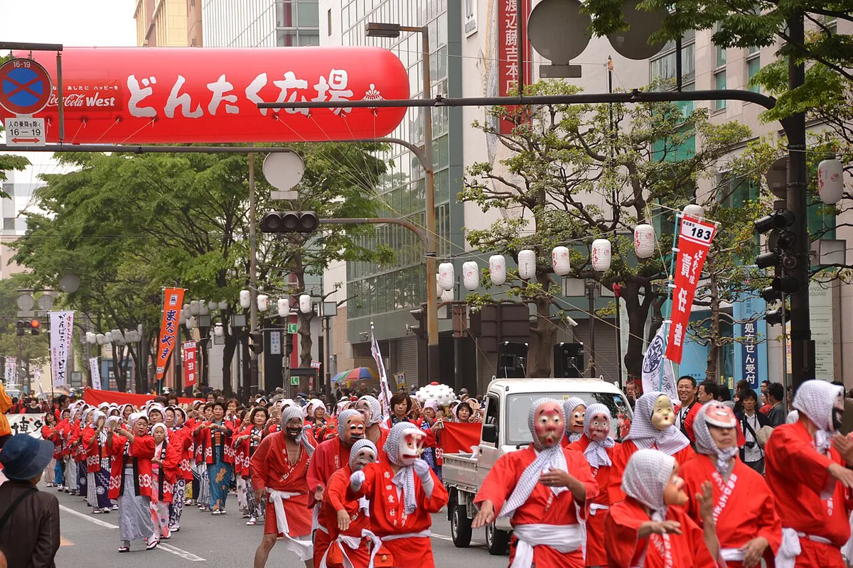 Hakata Dontaku festival parade on Meiji-dori, Fukuoka, Japan — 1