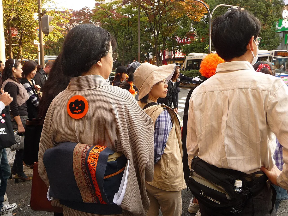 Costumed crowds celebrating Halloween at Shibuya Scramble Crossing, Japan — 1