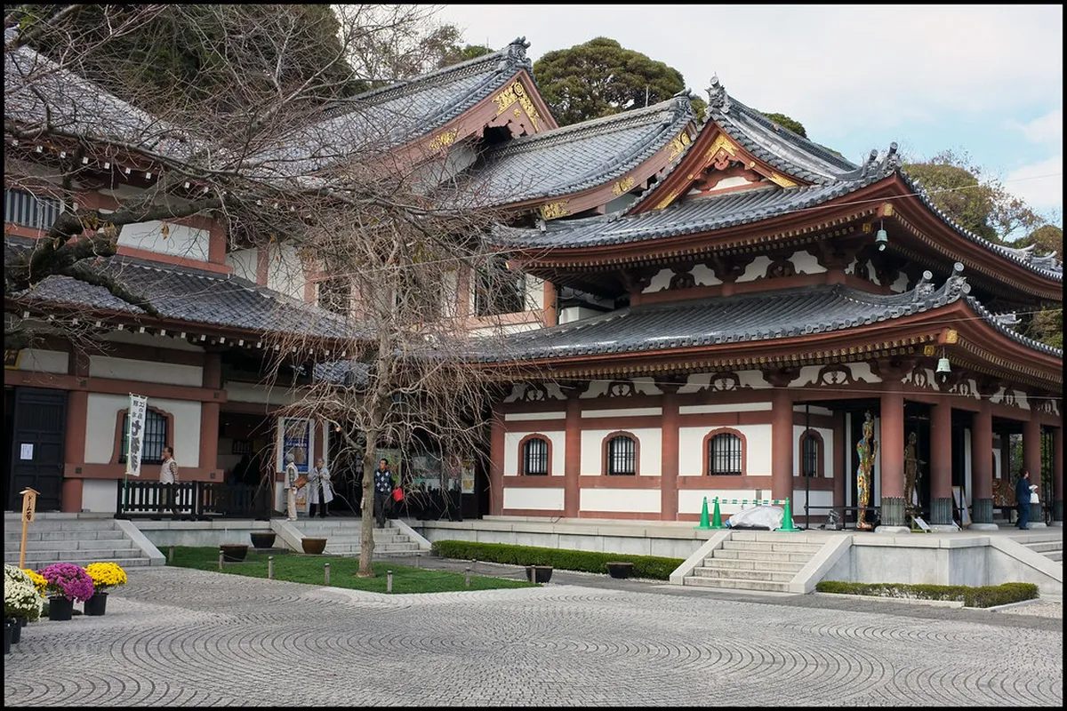 Hasedera main hall in Kamakura housing the towering 9-metre gilded Juichimen Kannon statue with ornate wooden architecture