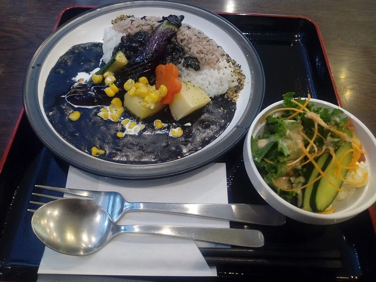 Seasonal Hokkaido crab scallops and sea urchin at a fish market — 1