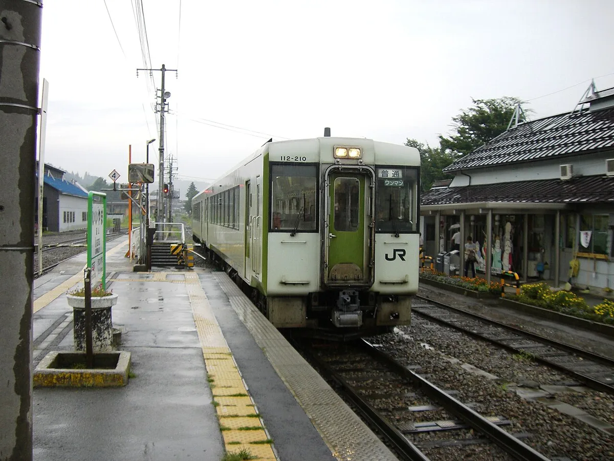 Iiyama Station shinkansen platform serving travelers to Nozawa Onsen, Japan — 1