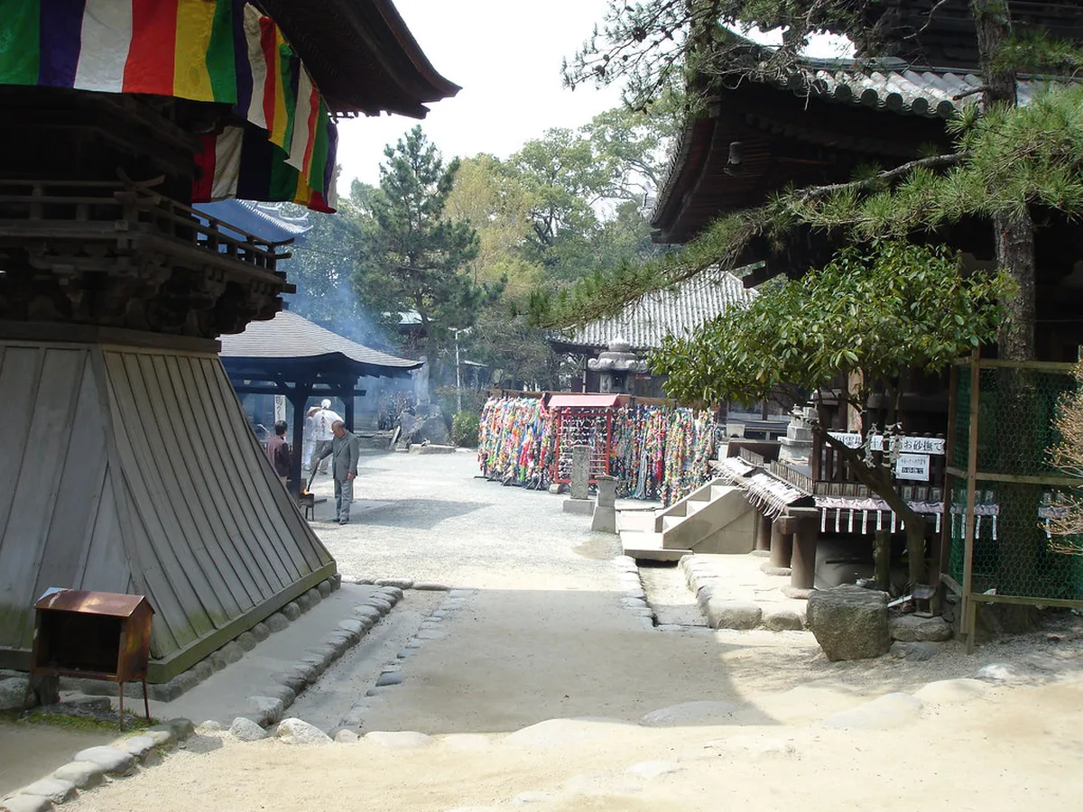 Best Time to Visit and Visitor Etiquette at Ishite-ji in Matsuyama